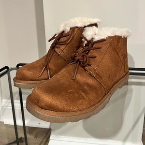 NWOT fur lined boots